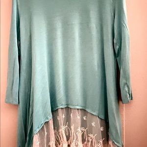 Bellamie blouse, Great pre Owned Condition, aqua with white lace trim, size Lg